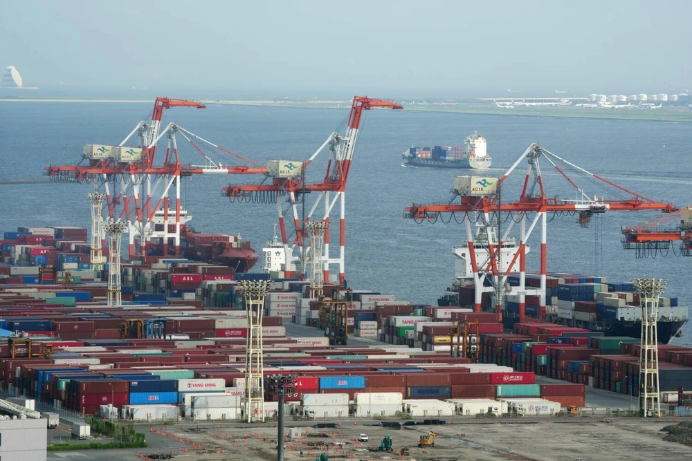 تراجع الصادرات اليابانية للشهر الرابع على التوالي تحت ضغط الرسوم الجمركية