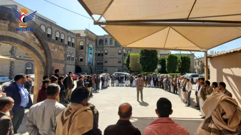 منتسبو المكاتب التنفيذية بأمانة العاصمة يؤكدون استمرار التعبئة استعدادا لمواجهة العدو