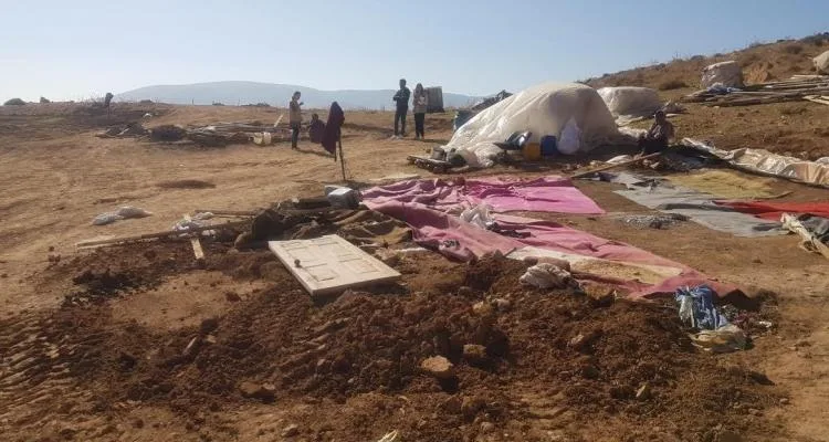 طوباس.. مستوطنون يهددون عائلات فلسطينية بالتهجير