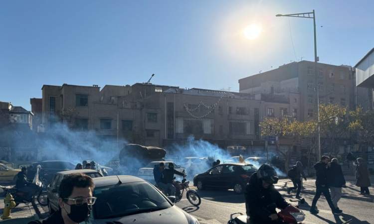 الشرطة الإيرانية تقبض على 100 من مثيري الشغب وتفكك خليتين إرهابيتين في لرستان