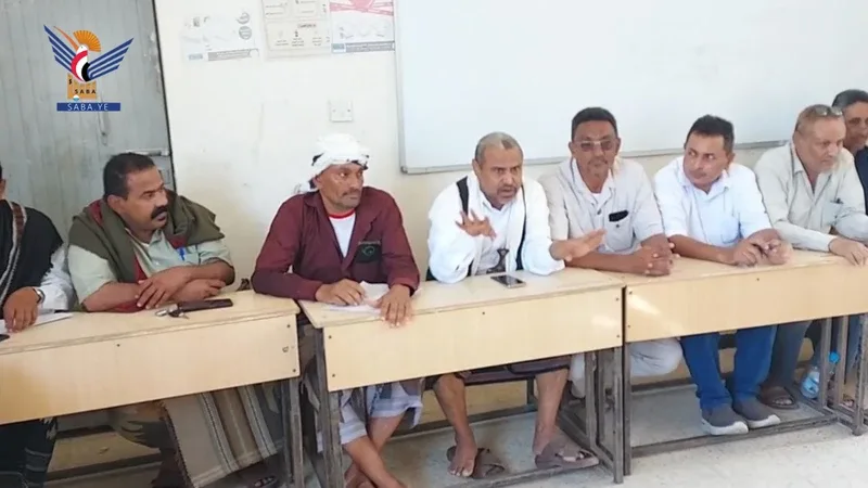 مناقشة الوضع التعليمي وسير الدراسة بمديريتي حيس والخوخة 