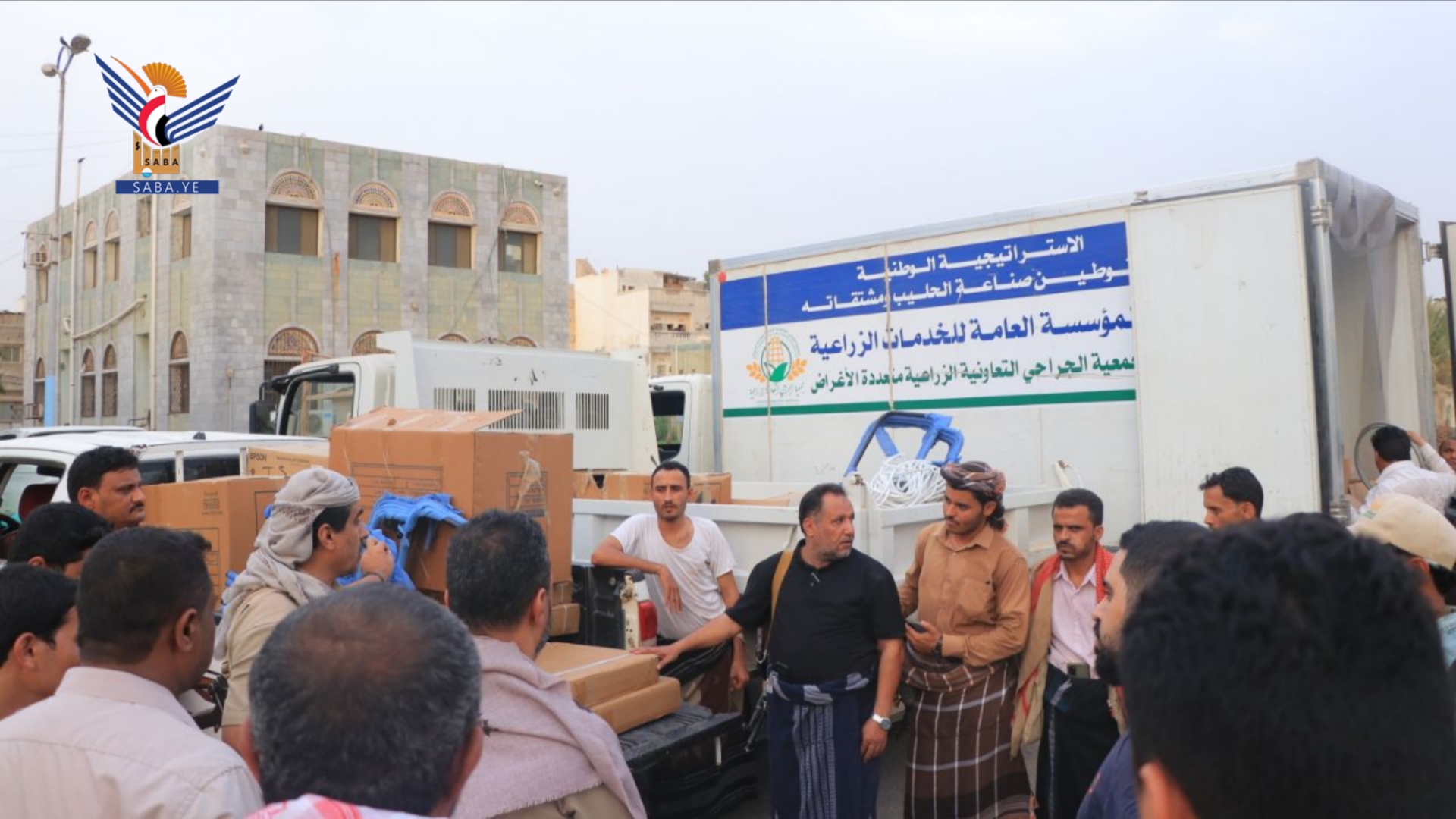 تسليم أثاث متكامل لجمعيات الجراحي وجبل رأس والتحيتا بالحديدة