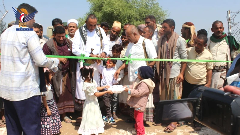 محافظ الحديدة يفتتح مشروعي مياه بمديرية المنصورية