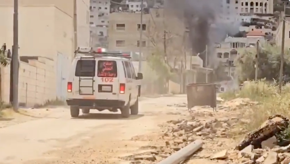 العدو الإسرائيلي يحرق منزلاً في محيط مخيم جنين