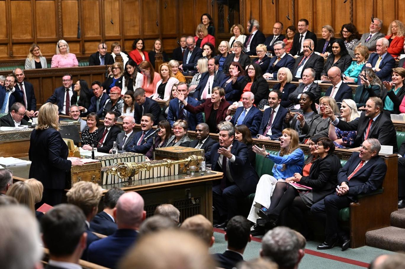 نواب بريطانيون: زيارة رئيس "إسرائيل" لبلادنا وصمة عار ويجب توقيفه فور نزوله من الطائرة