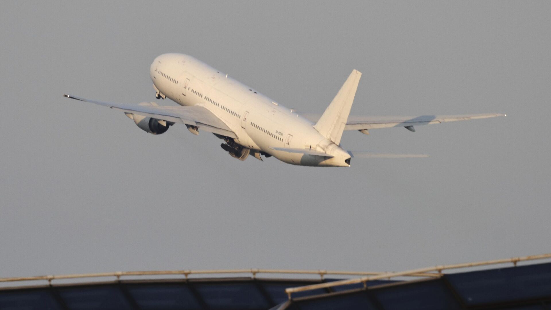 المكسيك تنفي فرض قيود جوية بعد تحذير أمريكي من "نشاط عسكري"