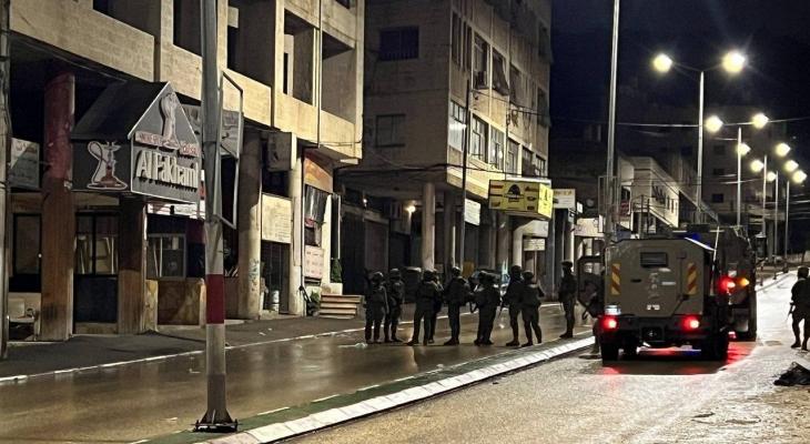قوات العدو الإسرائيلي تقتحم المنطقة الشرقية بمدينة نابلس