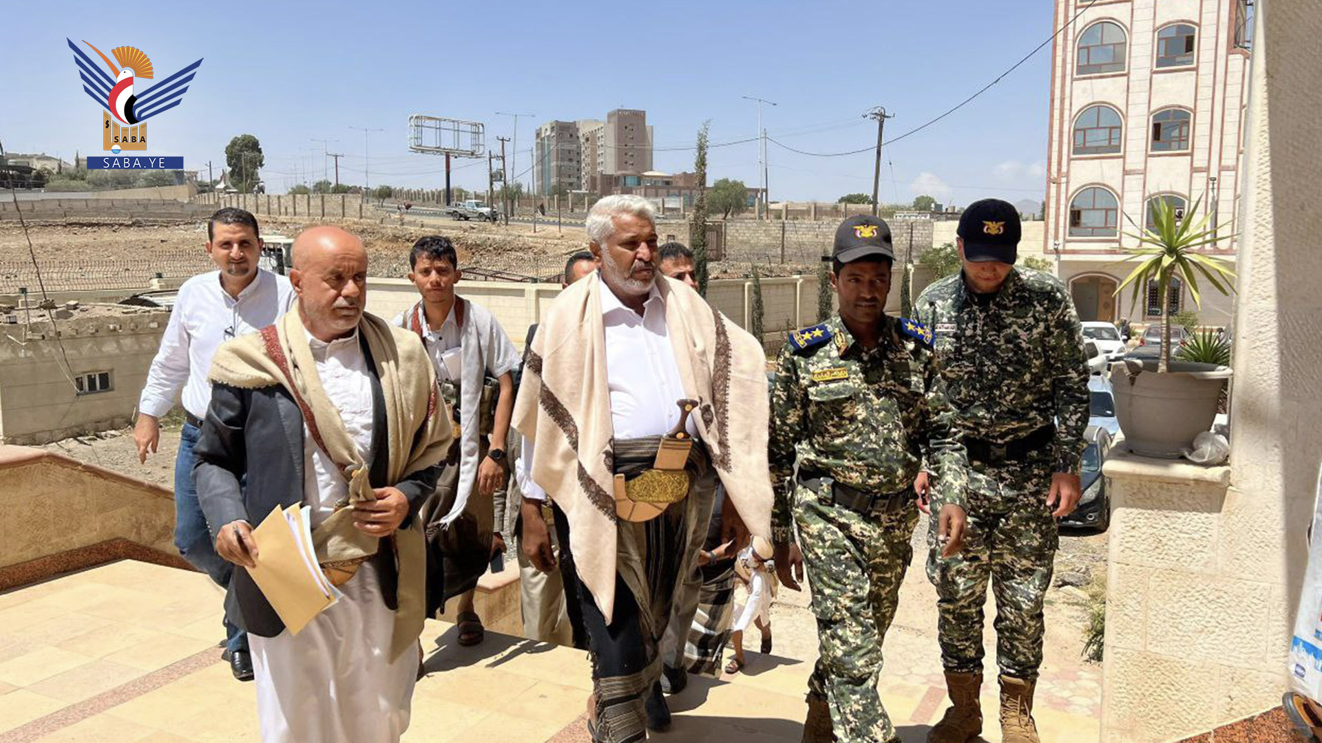وزير النقل والأشغال يتفقد مستوى الانضباط الوظيفي في هيئة النقل البري