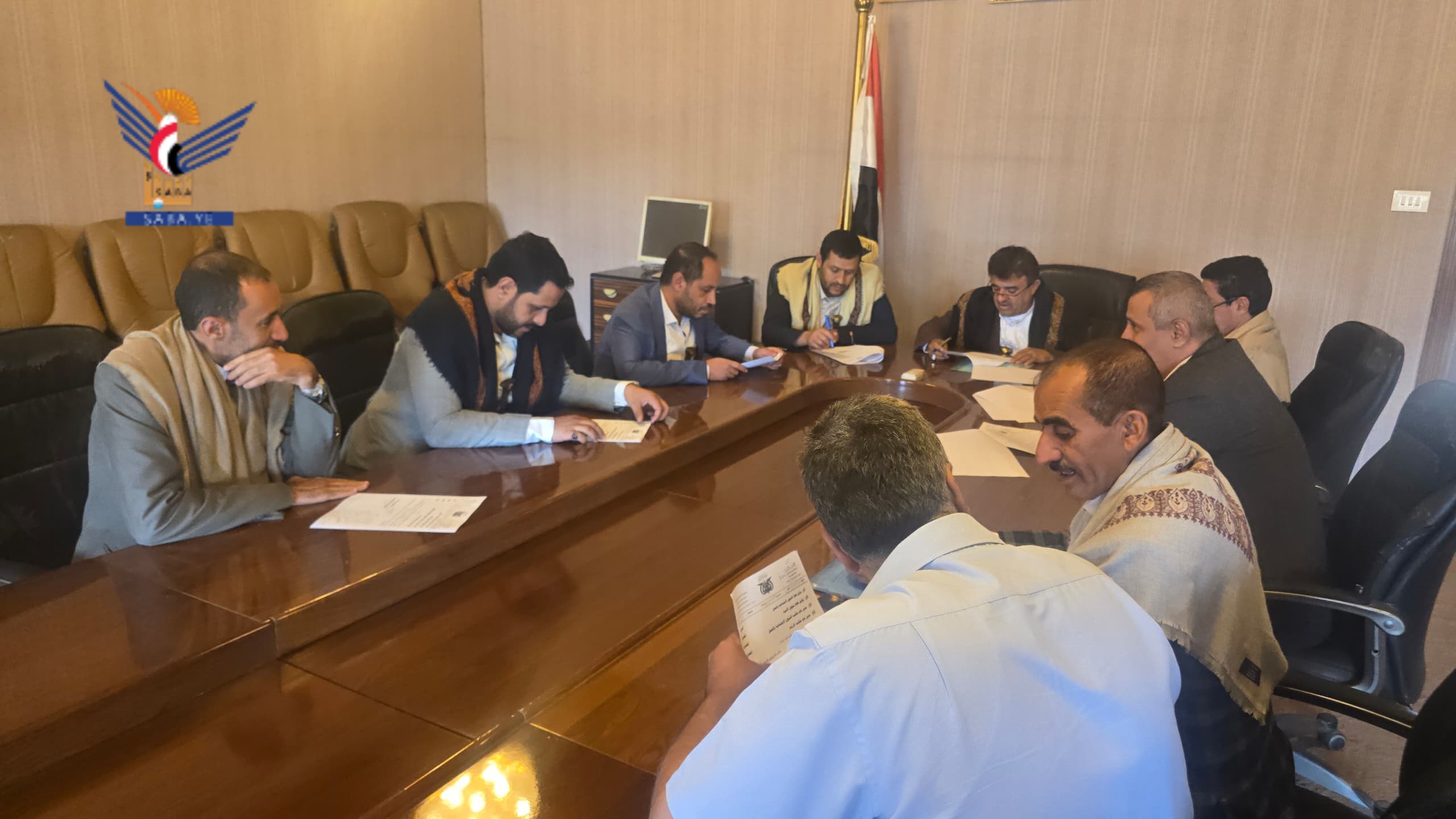 اجتماع بأمانه العاصمة يناقش سبل تعزيز الأداء الخدمي والتكافل الاجتماعي