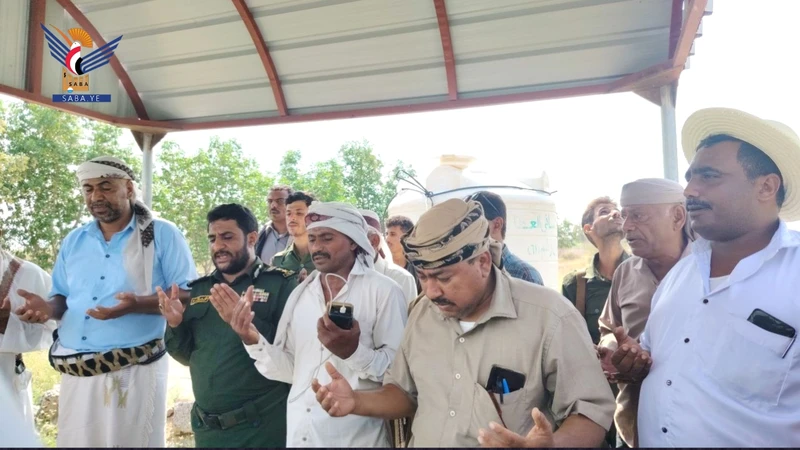 الحديدة .. قيادات محلية وتنفيذية بمديرية القناوص تزور روضة الشهداء الحديدة .. قيادات محلية وتنفيذية بمديرية القناوص تزور روضة الشهداء