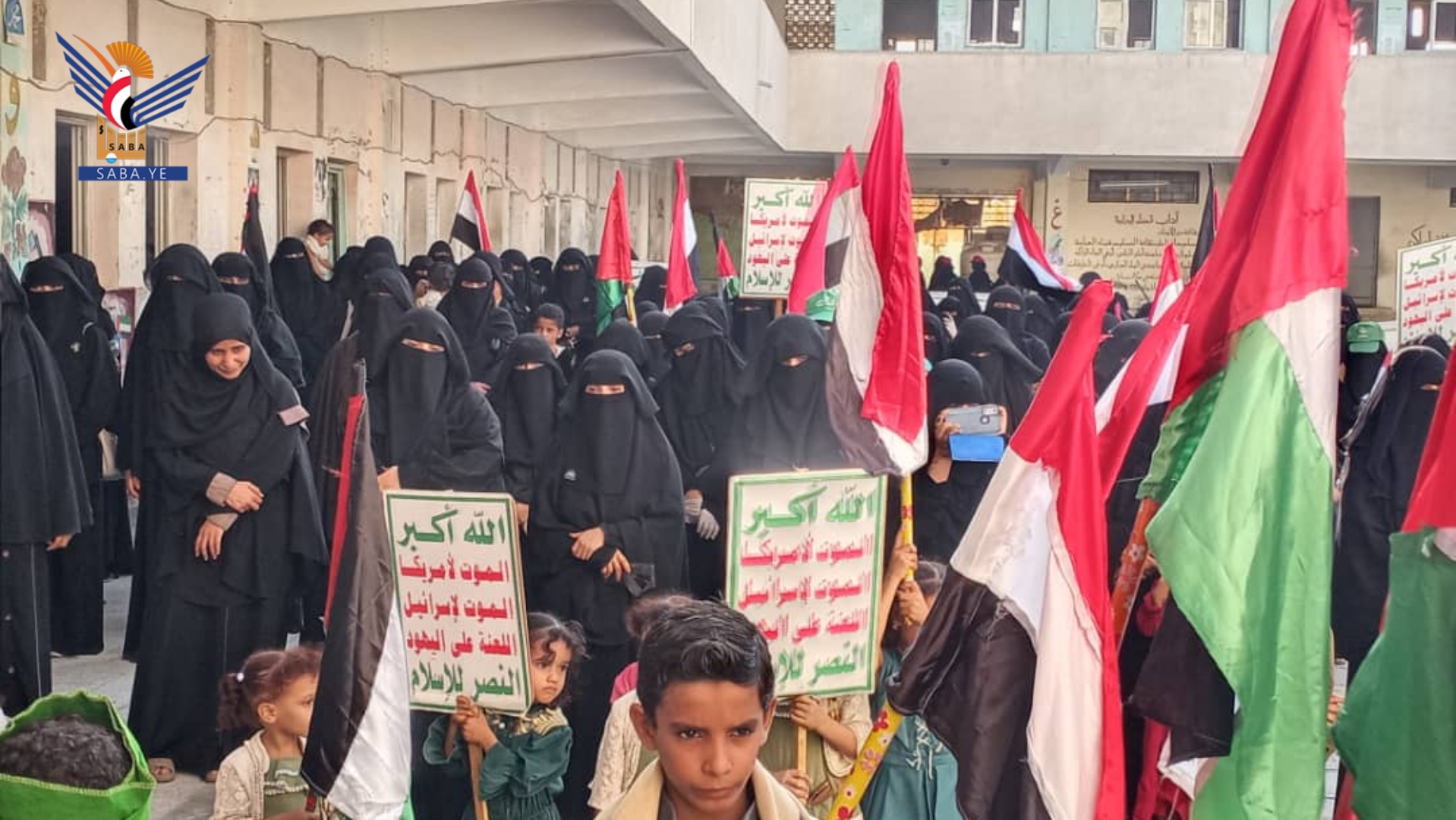 وقفة نسائية بالحديدة دعماً لغزة وتنديداً بجرائم العدوان الأمريكي الصهيوني