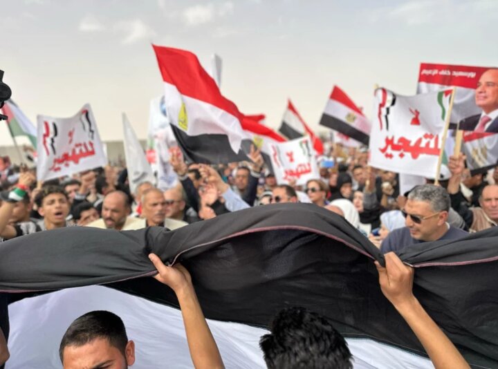  آلاف المصريين يحتشدون في العريش رفضاً لتهجير الفلسطينيين