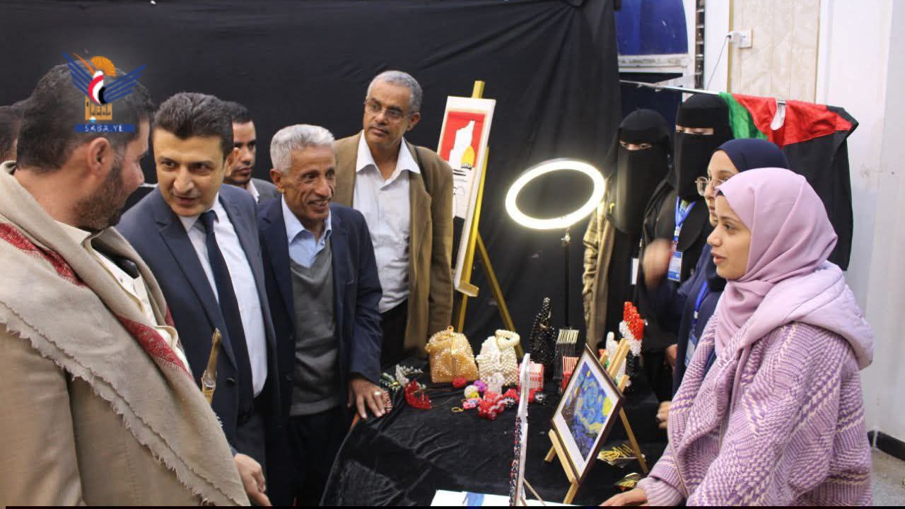 نائب وزير التربية يفتتح معرض التصاميم والأشغال اليدوية بصنعاء