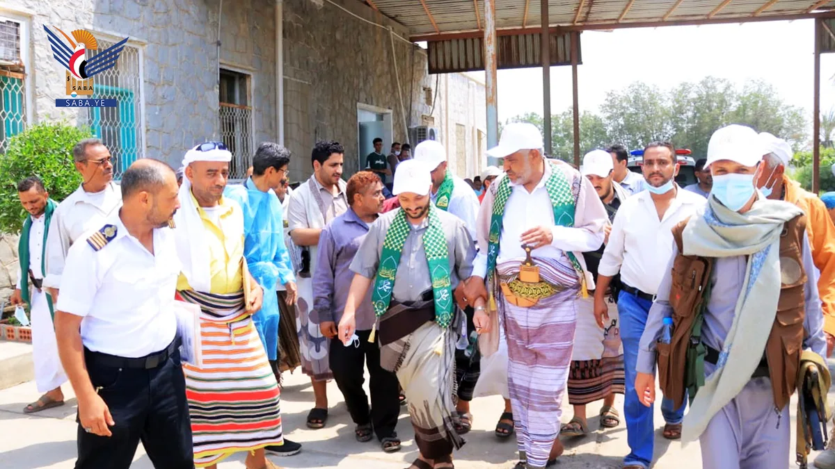 وزير النقل يدشن العمل بمركز الإسعاف الطبي لعمال وبحارة السفن في ميناء الحديدة