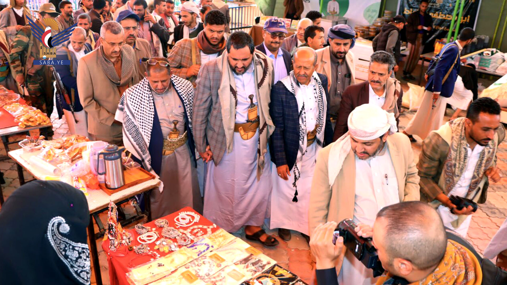 محافظ صنعاء يفتتح المعرض الأول للمنتجات المحلية بمديرية صنعاء الجديدة