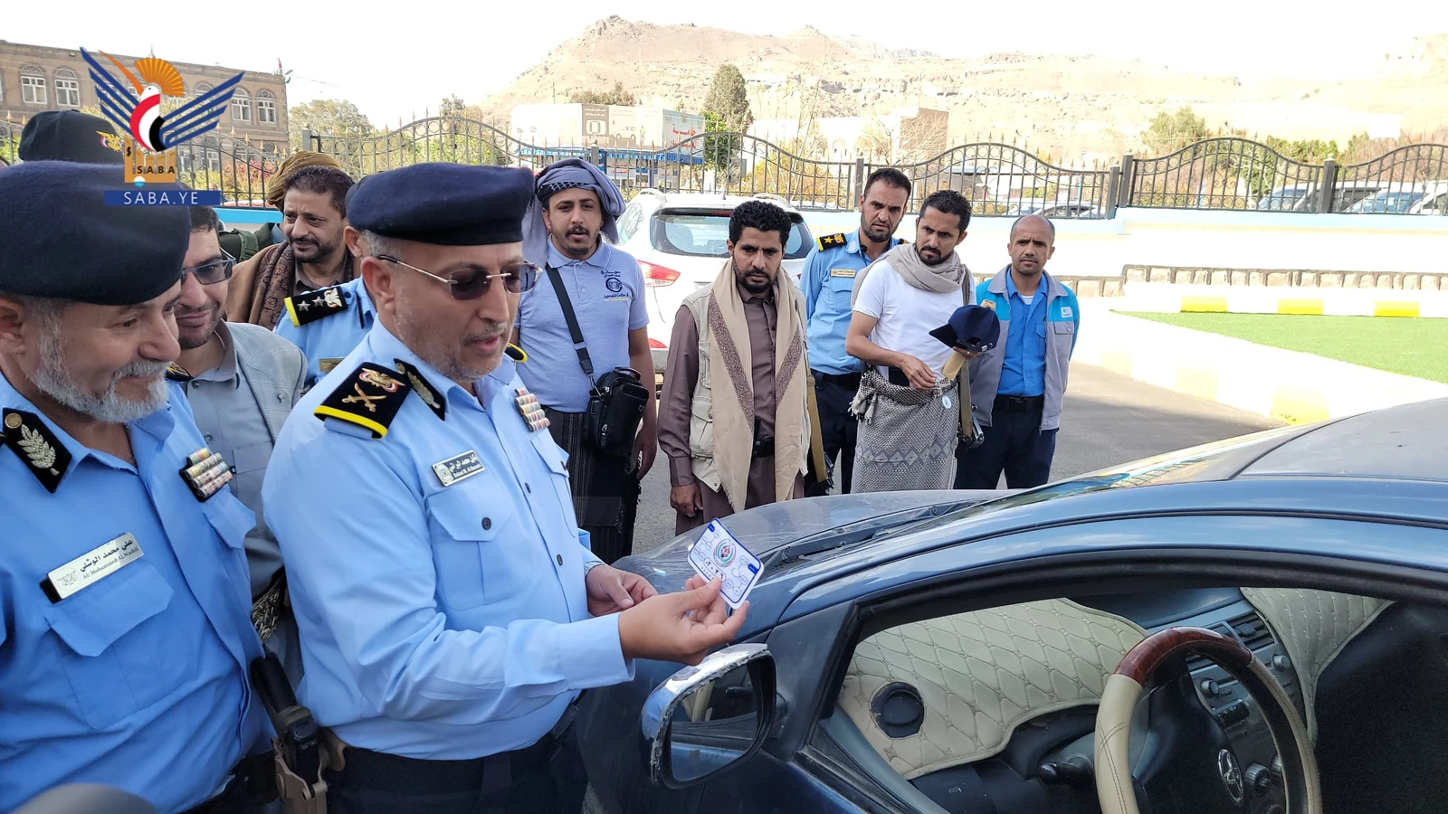 شرطة المرور تدشّن العمل بنظام لواصق التجديدات للمركبات