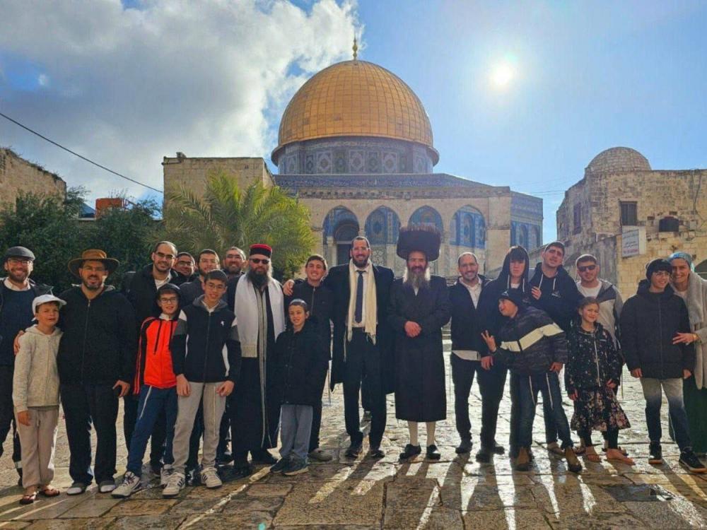 وسط استفزازات وطقوس تلمودية.. في ثالث أيام "الفصح" 485 مستوطنًا صهيونيا يقتحمون الأقصى