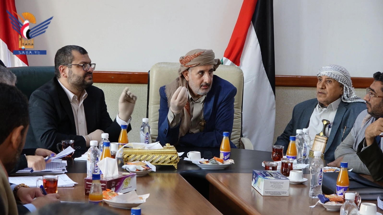 مناقشة آلية تعزيز التعاون بين وزارتي النفط والمعادن والصحة والبيئة