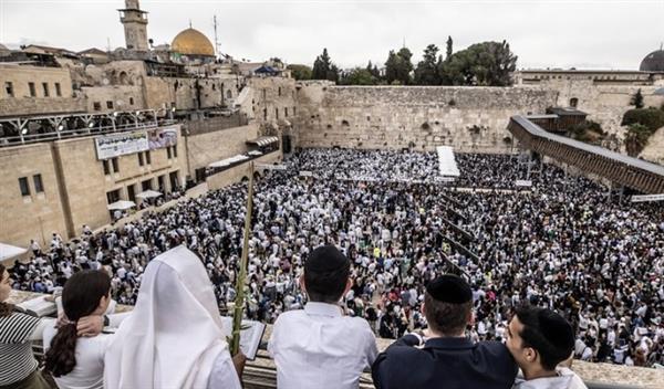 العدو الإسرائيلي يحوّل المسجد الأقصى إلى قاعة احتفالات استيطانية بحفل زفاف في باحاته