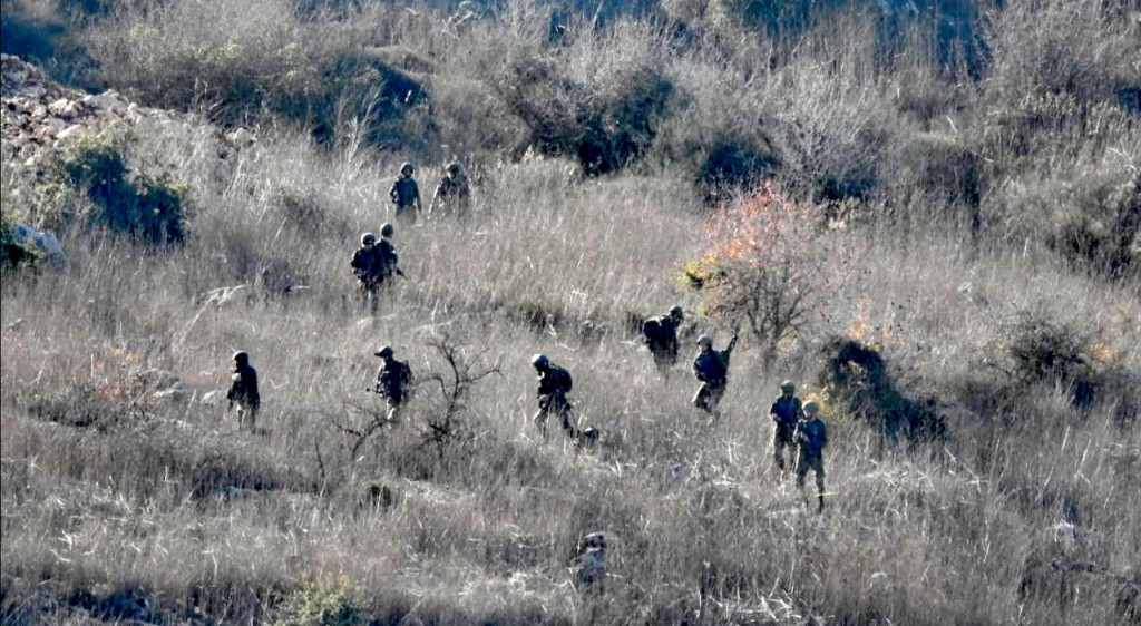 قوة صهيونية تجتاز السياج التقني في لبنان وتنشئ خندقاً وسواتر ترابية