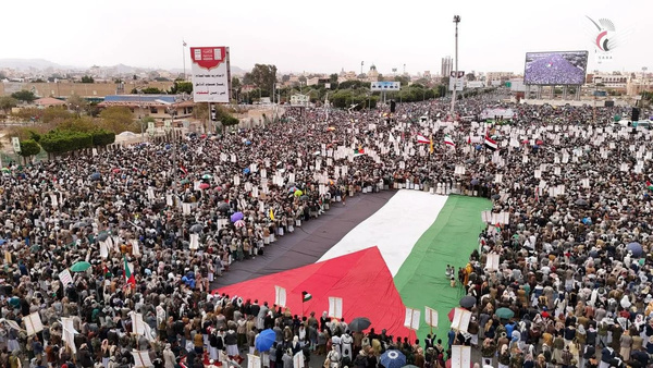 حشود اليمن المليونية تؤكد عدم التهاون أمام جريمة الإبادة والتجويع بحق الأشقاء في غزة  حشود اليمن المليونية تؤكد عدم التهاون أمام جريمة الإبادة والتجويع بحق الأشقاء في غزة
