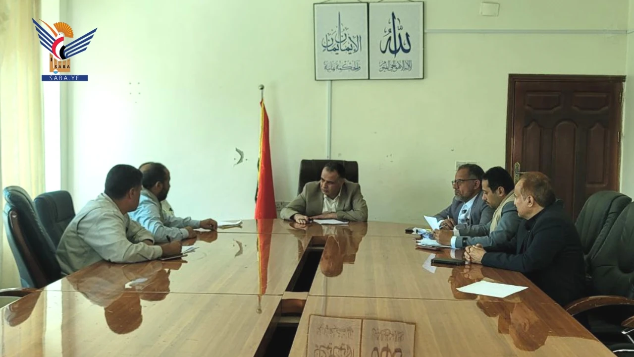 مناقشة مستوى تنفيذ مشاريع المبادرات المجتمعية في حجة