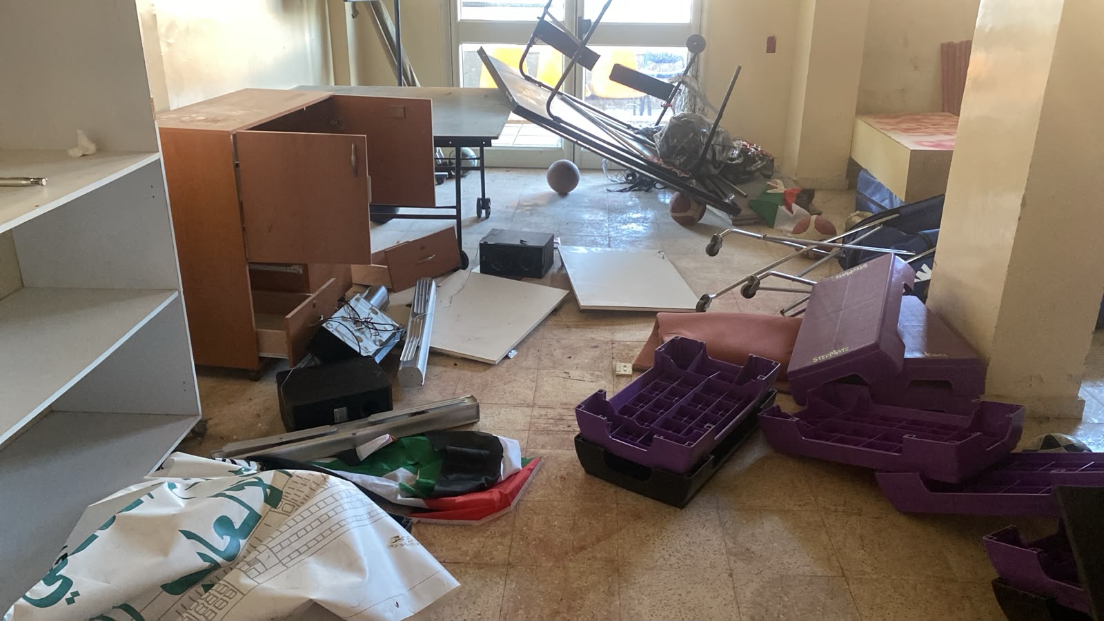 العدو الإسرائيلي يقتحم جامعة ومنازل في الضفة الغربية المحتلة