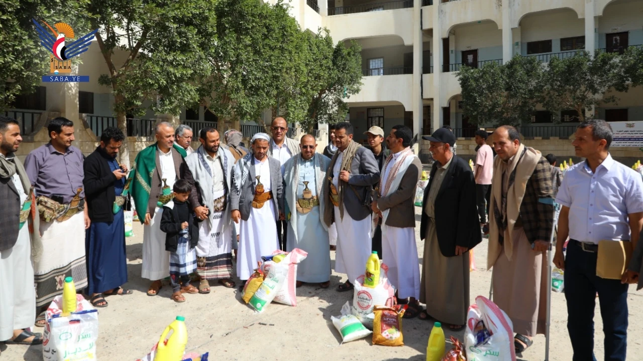 تدشين توزيع 1500 سلة غذائية للأسر الفقيرة في مديرية الثورة بأمانة العاصمة