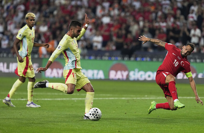 إسبانيا تسحق تركيا بسداسية في عقر دارها وأمام جماهيرها إسبانيا تسحق تركيا بسداسية في عقر دارها وأمام جماهيرها