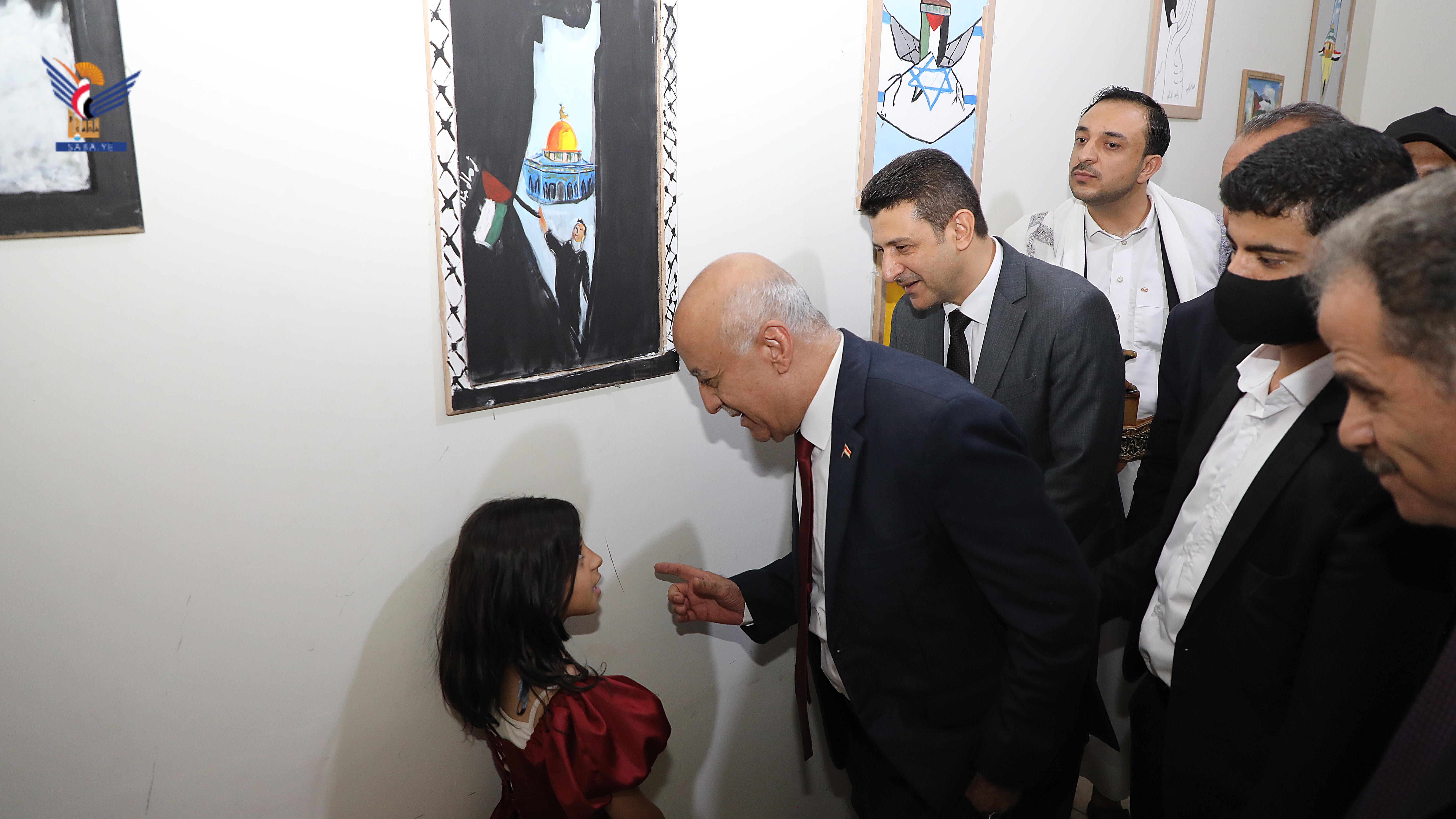 رئيس مجلس الوزراء يفتتح المعرض التشكيلي "مع غزة أعيادنا انتصارات"