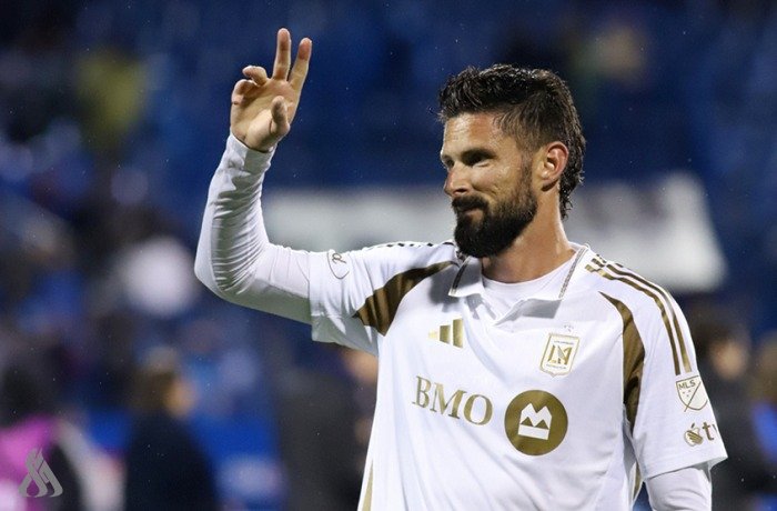 المهاجم الفرنسي أوليفييه جيرو يعلن رحيله عن لوس أنجلوس