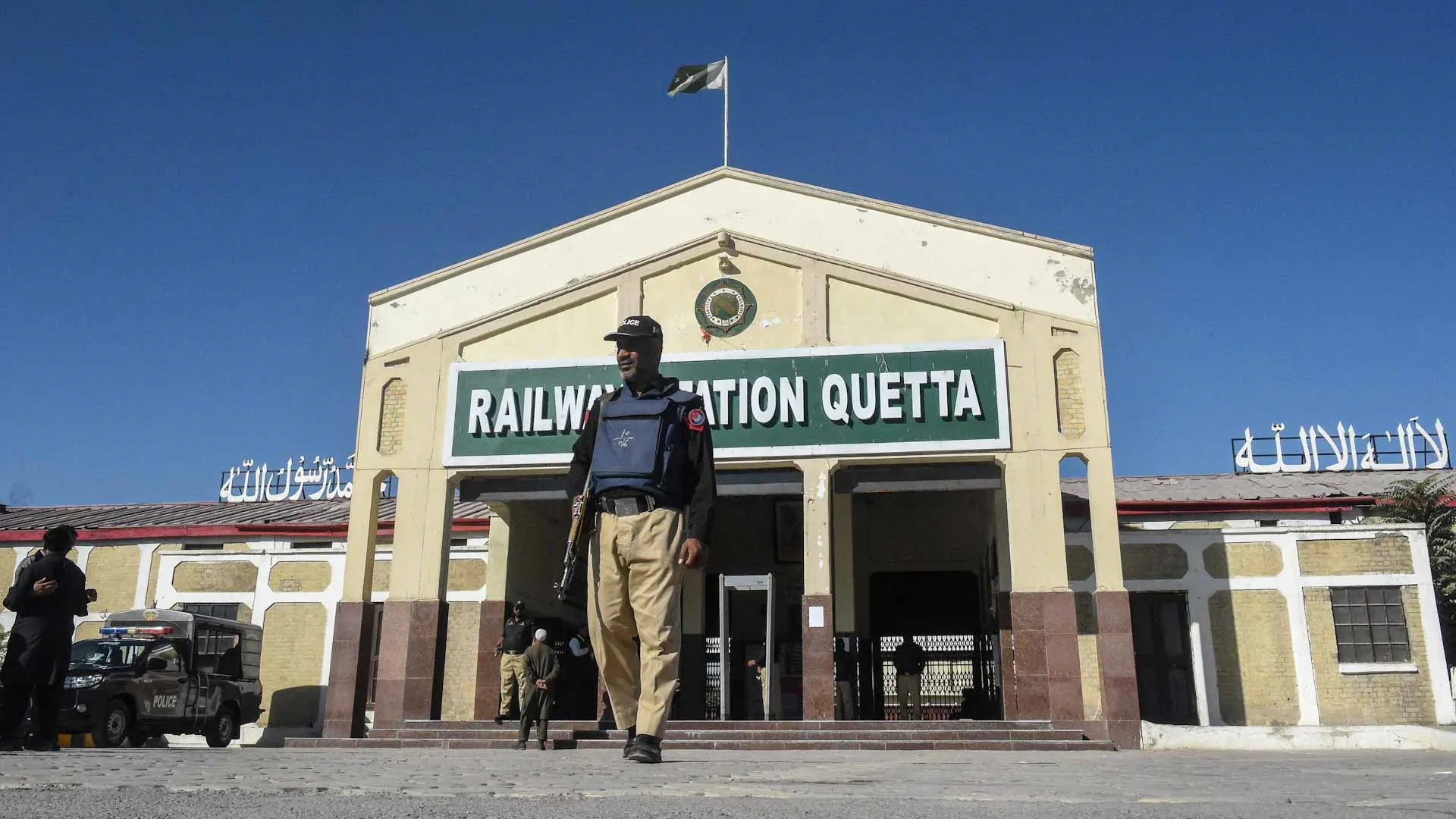 مقتل ثمانية جنود واختطاف سبعة شرطيين في هجومين منفصلين بباكستان