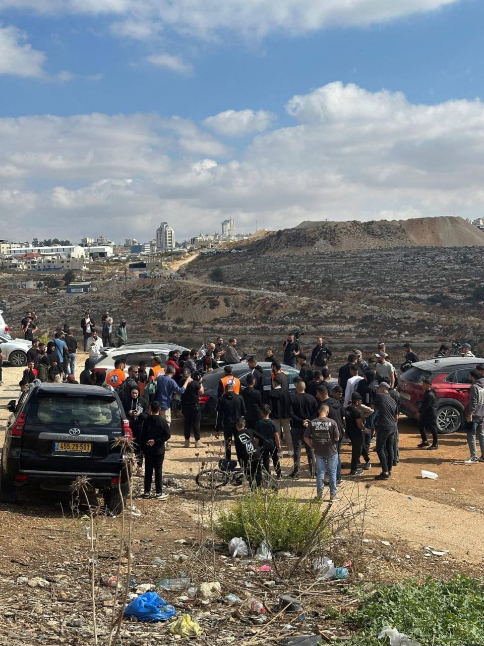 إعلام الأسرى الفلسطينيين:تحرك الحافلات لنقل الأسرى الفلسطينيين من سجون العدو الصهيوني 