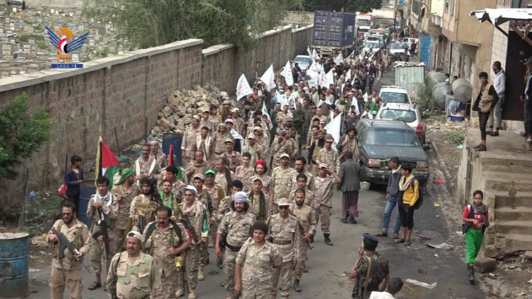 مسير عسكري لخريجي دورات "طوفان الأقصى" بمديرية الصافية في أمانة العاصمة