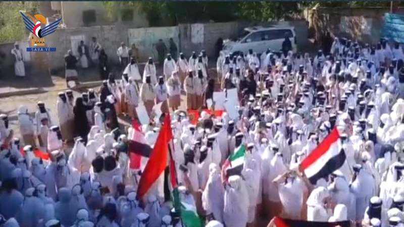 مسيرة ووقفة بمديرية صالة في تعز تنديداً بجريمة الإساءة للقرآن الكريم