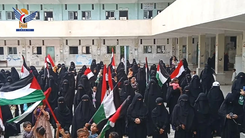 وقفة نسائية بالحديدة رفضاً للمؤامرة الصهيوأمريكية وتجديد الثبات مع غزة