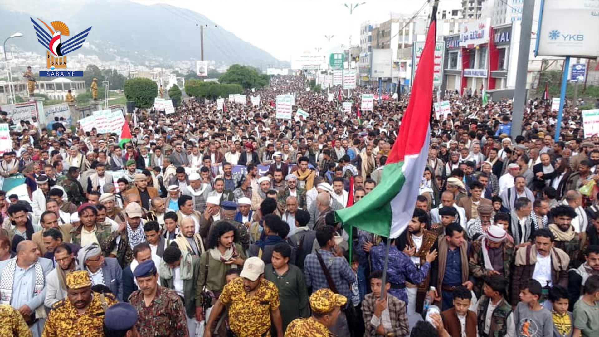  إب..40 مسيرة حاشدة تحت شعار " ثابتون مع غزة.. وسنتصدى لأمريكا ومن تورط معها "