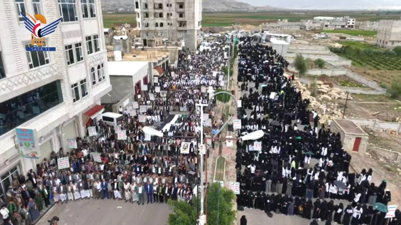 مسيرة لطلاب جامعة عمران وكليات المجتمع نصرة لغزة