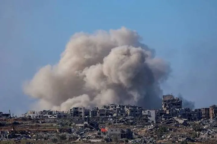 إصابة عدد من الفلسطينيين جراء قصف للعدو الإسرائيلي شرق مدينة غزة