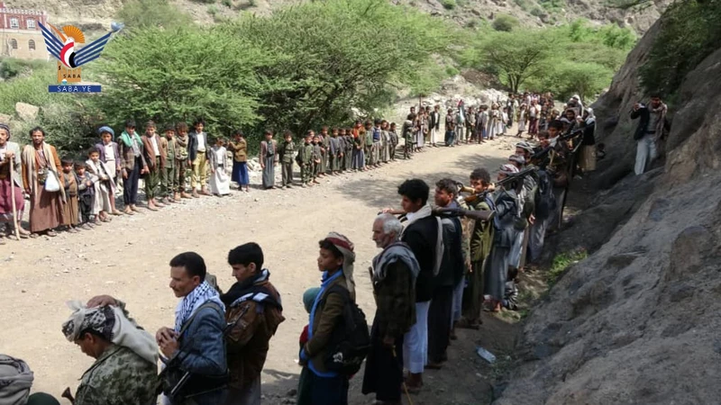 وقفة قبلية بمديرية بني مطر بالعيد الـ11 لثورة 21 سبتمبر وتضامنًا مع غزة