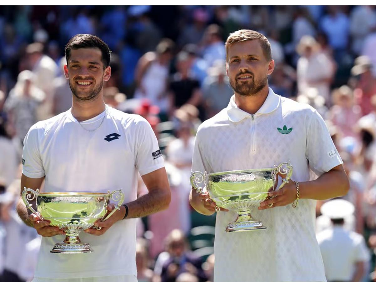 الثنائي كاش وجلاسبول يتوجان بلقب زوجي الرجال لبطولة ويمبلدون للتنس