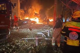 إعلام العدو الصهيوني: قتيلان وإصابات وحريق في محطة قطار وانهيار مبنى اثر هجمات إيرانية