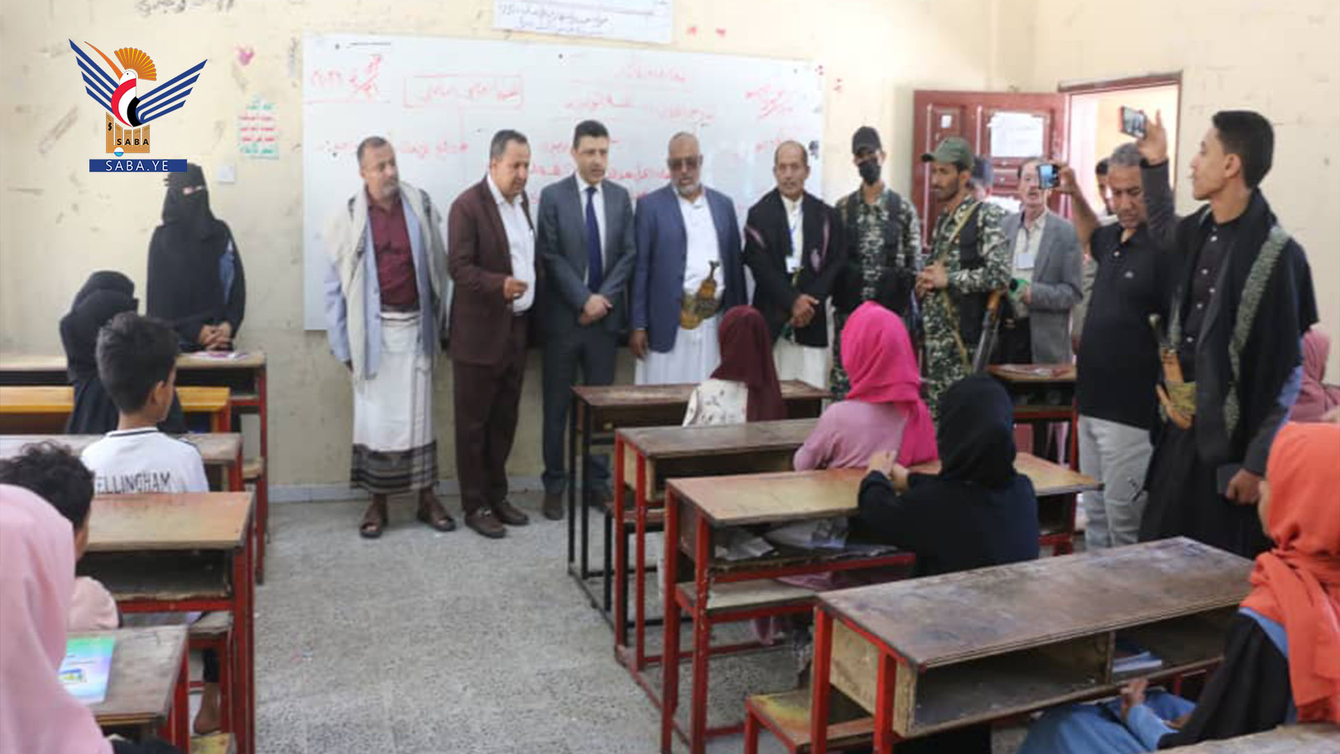  نائب وزير التربية والتعليم يتفقد اختبارات الشهادة الأساسية والدورات الصيفية في تعز