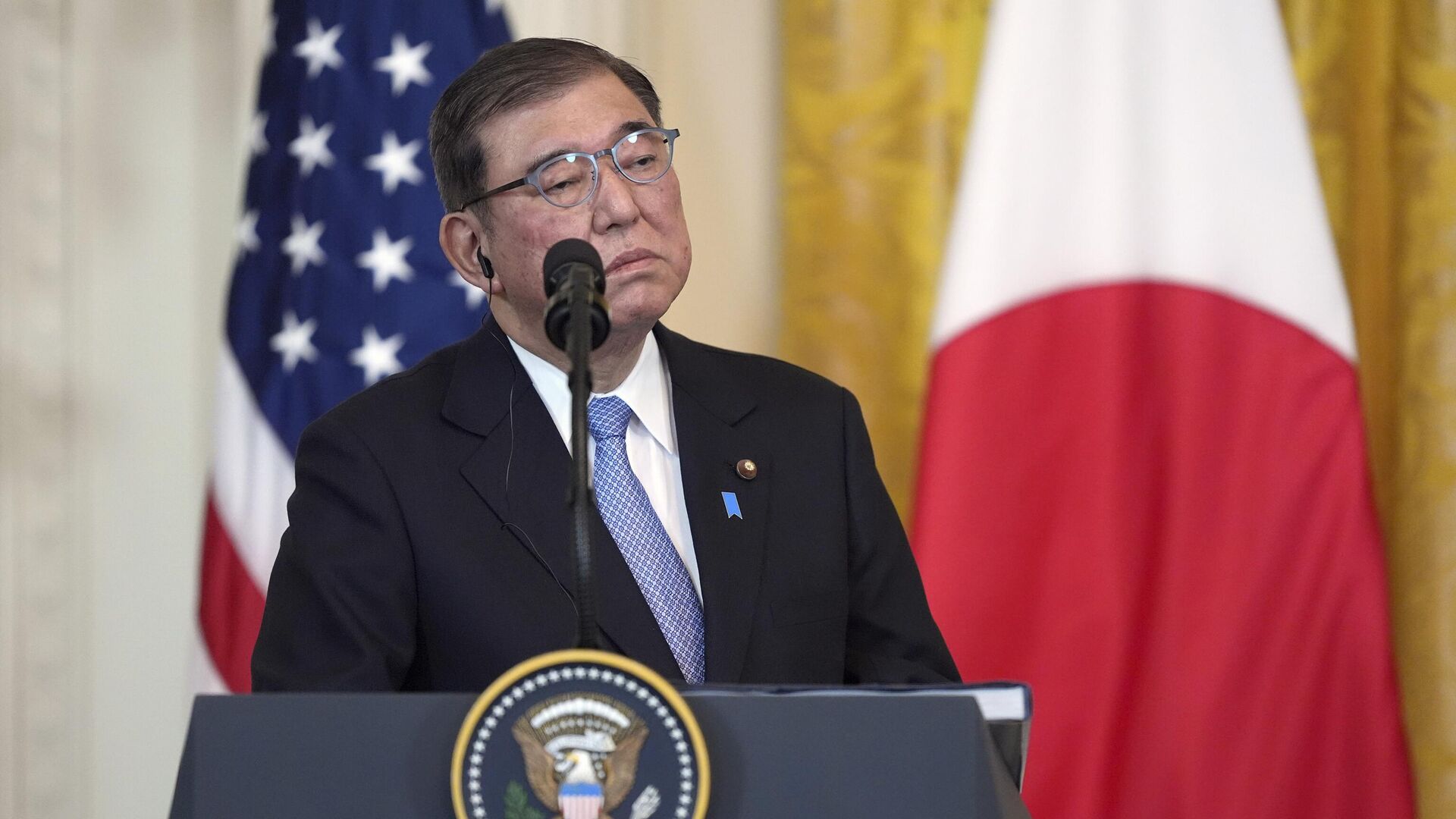 رئيس الوزراء الياباني يتجنب ذكر الولايات المتحدة كدولة مسؤولة عن قصف هيروشيما وناغازاكي