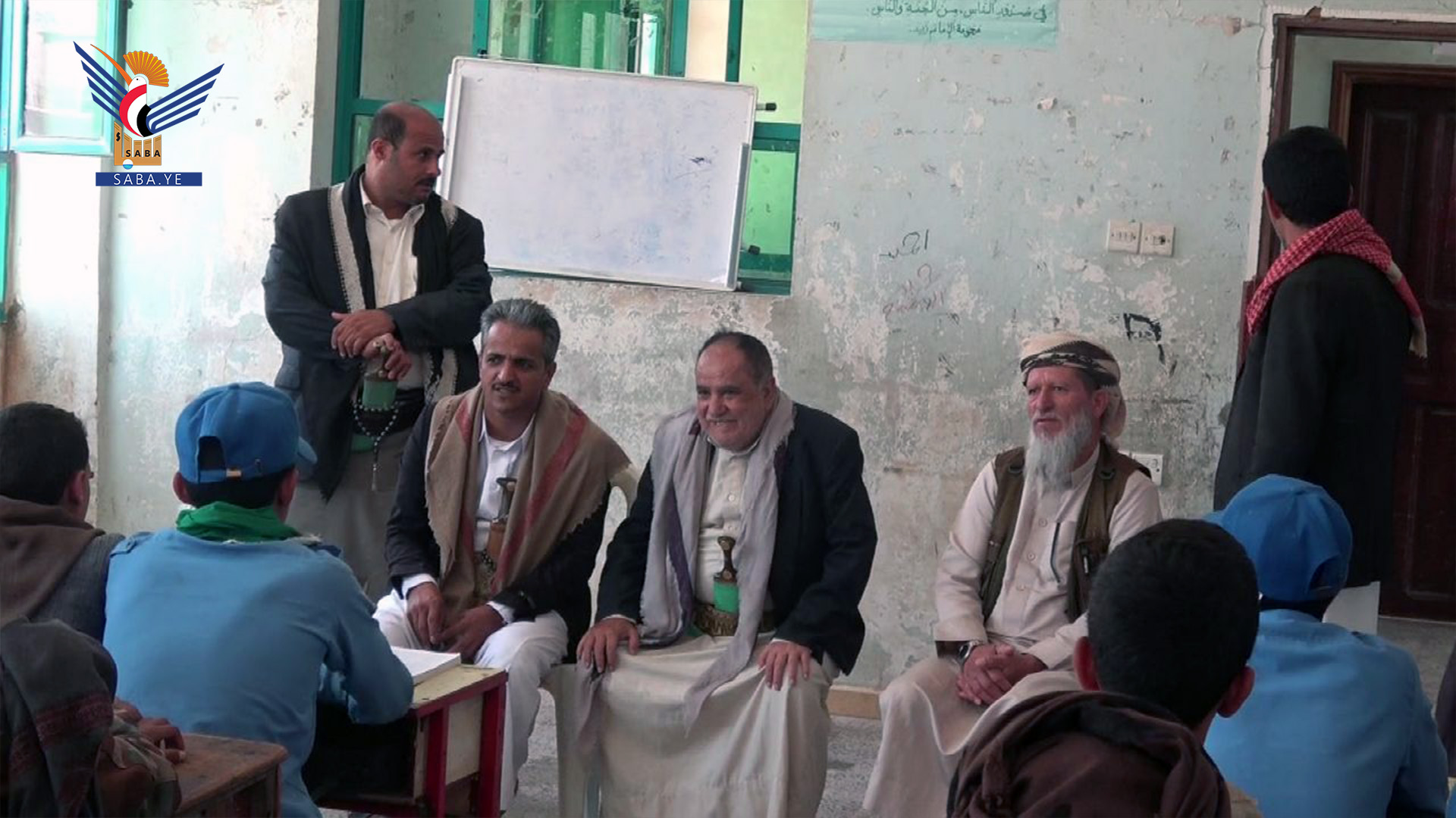 مدير أمن المحويت يتفقد أنشطة الدورات الصيفية بمركز الإمام علي