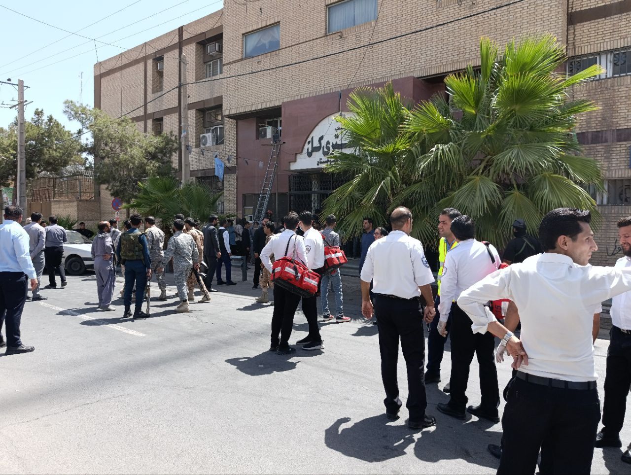 إيران: استشهاد 6 اشخاص ومقتل 3 إرهابيين في الهجوم على مبنى قضائي في زاهدان