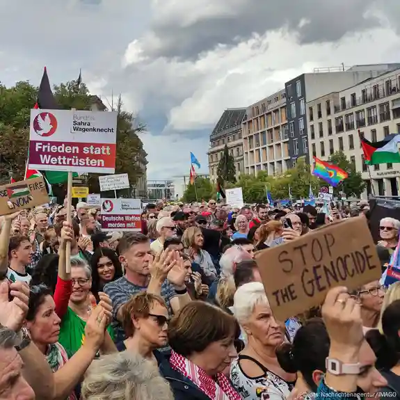 مظاهرة حاشدة في برلين تدين جرائم العدوان الاسرائيلي في غزة