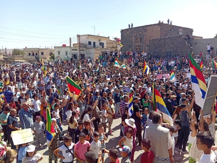 مظاهرة في السويداء السورية تطالب بتقرير المصير والإفراج عن المختطفين