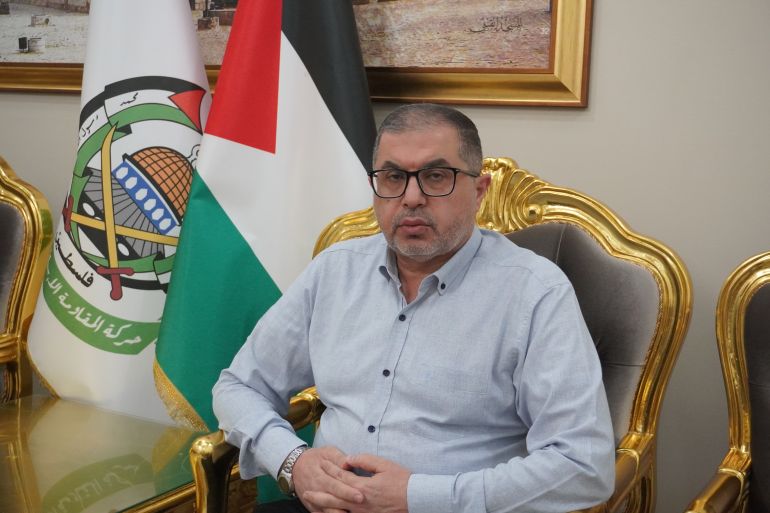 عضو المكتب السياسي بحماس يؤكد أن الحركة لا توقف البحث عن سبيل للخروج من الأزمة