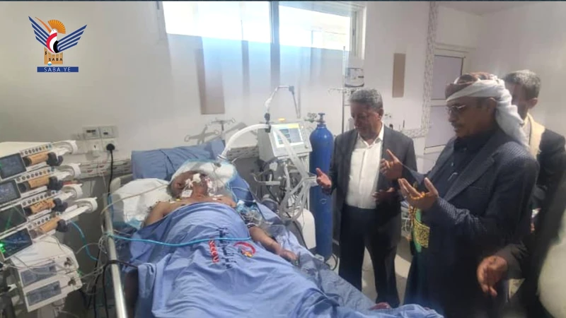 السامعي يطمئن على صحة الكاتب والصحفي خليل العُمري